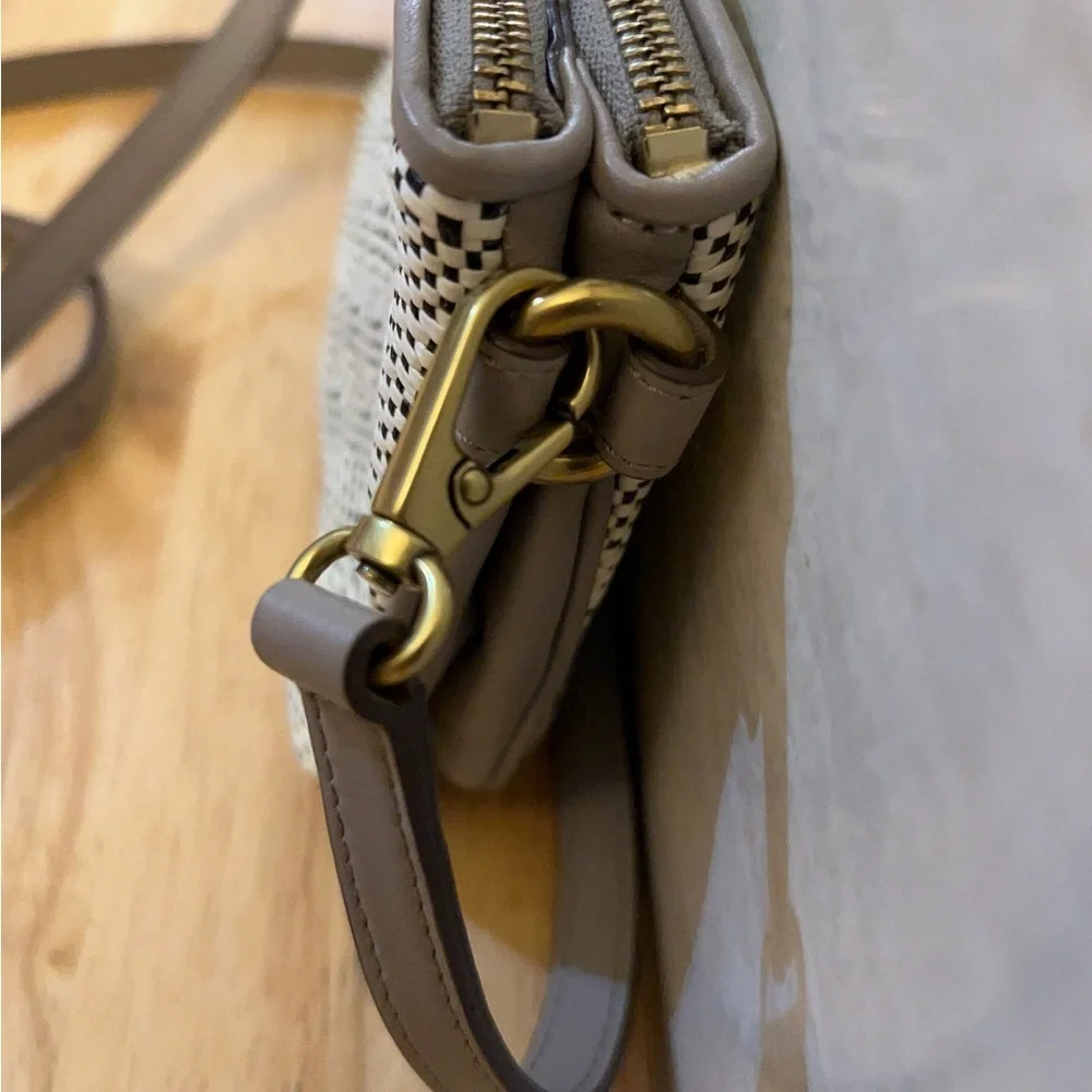 Fossil Elegant Cow-Hide  Leather Crossbody Bag
